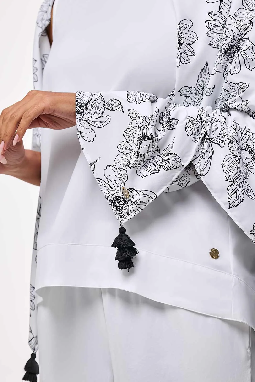 Minneola Featherlight Scarf | White/Black Perfect Peony
