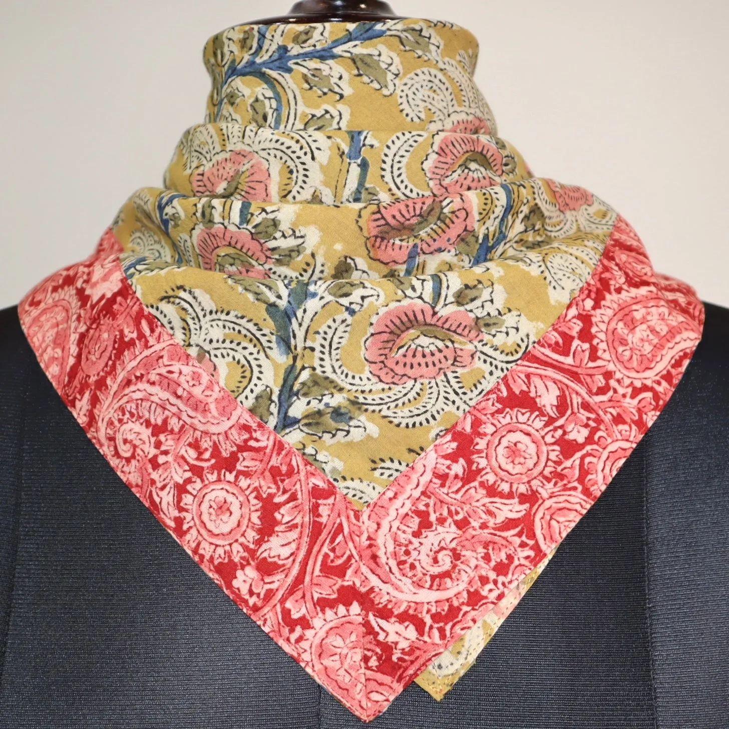 Regal Vine - Appliqu Border Bandana  (KK1489-22)